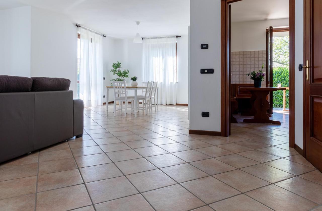 Profumodilago Angera Exteriér fotografie
