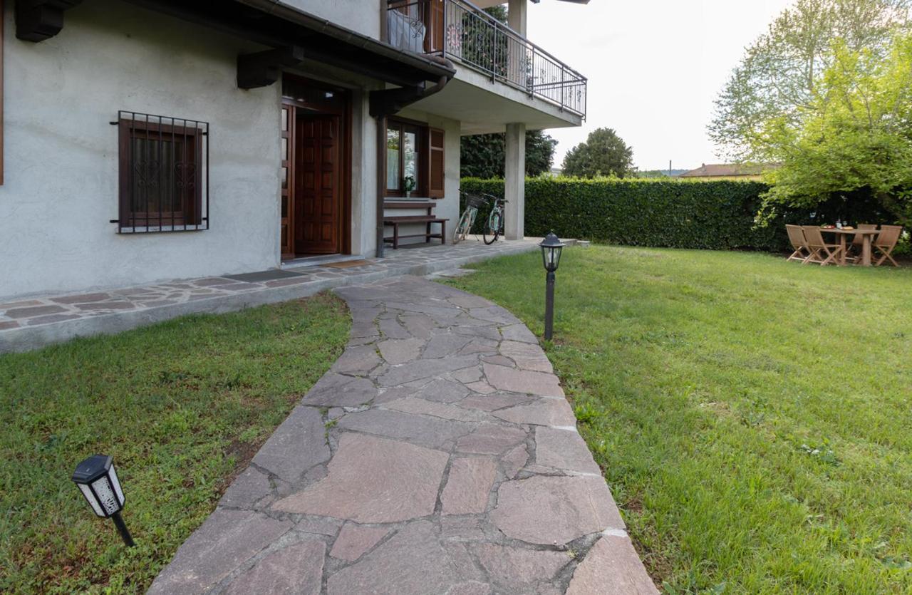 Profumodilago Angera Exteriér fotografie